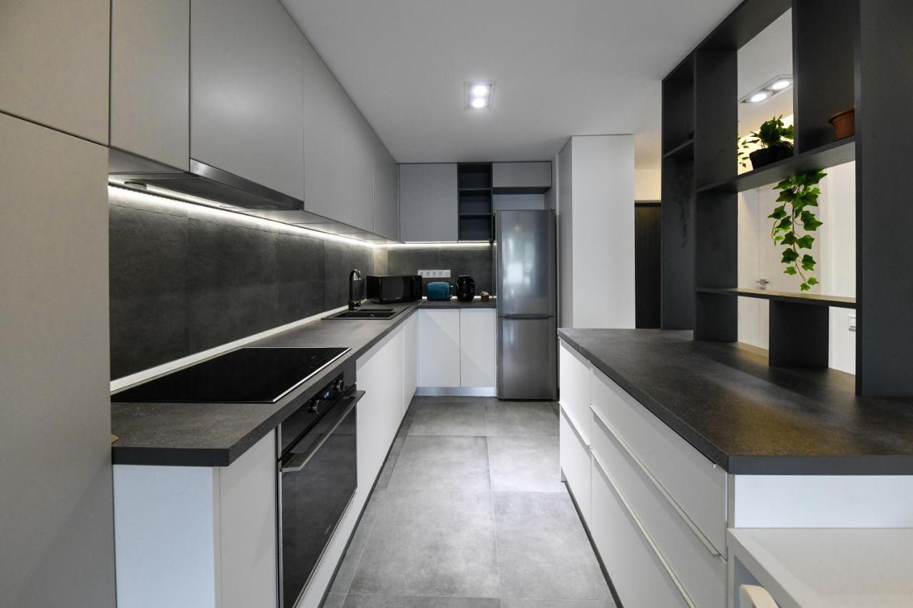 Modern Apartment In A Quiet Area Cluj-Napoca Exterior photo